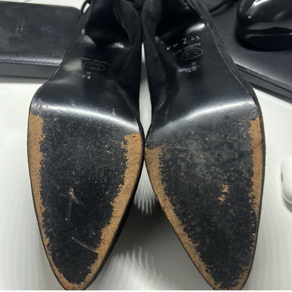 Chanel Black and Gold Women's Shoes - Picture 3 of 6